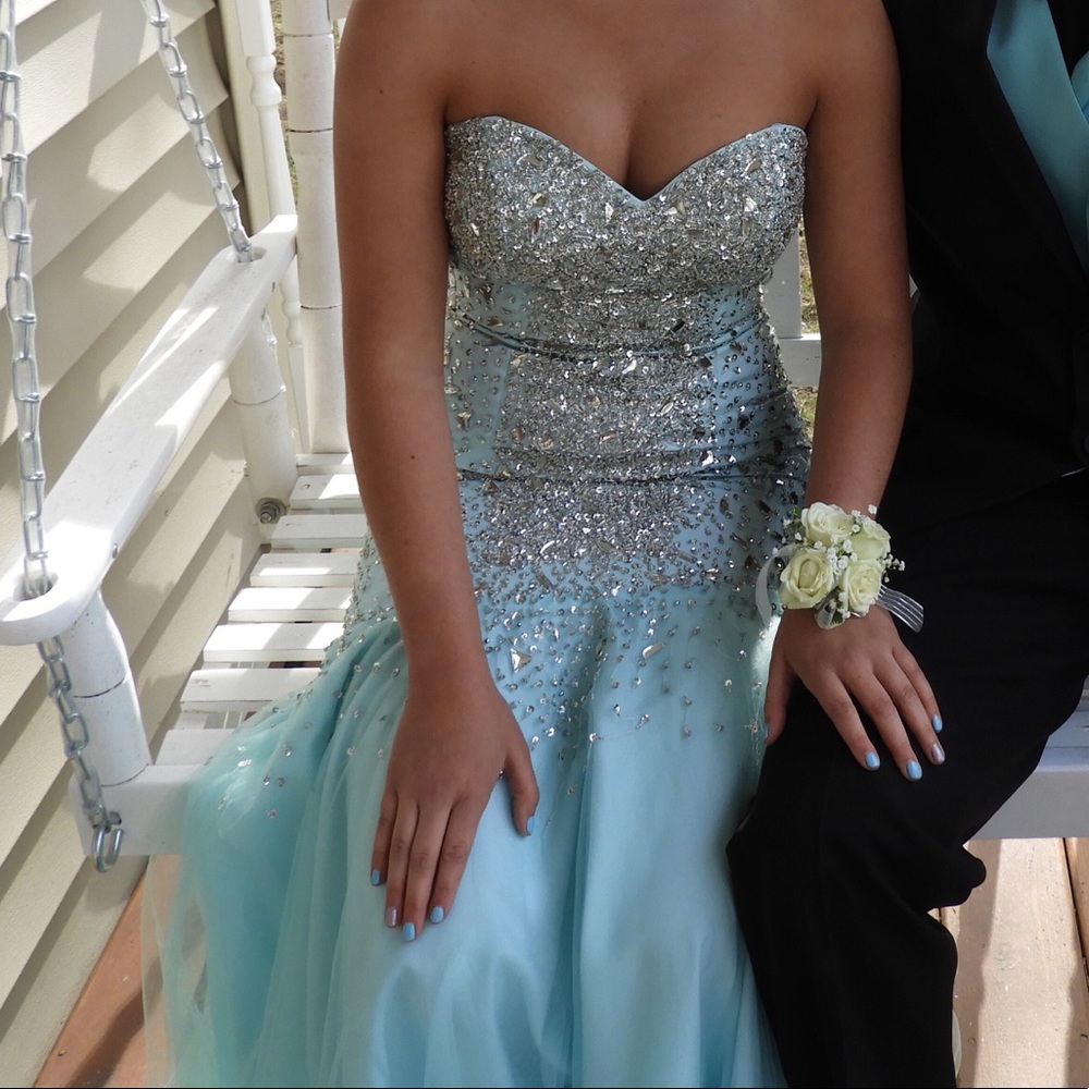 Beautiful Prom Dress - Picture 3 of 4